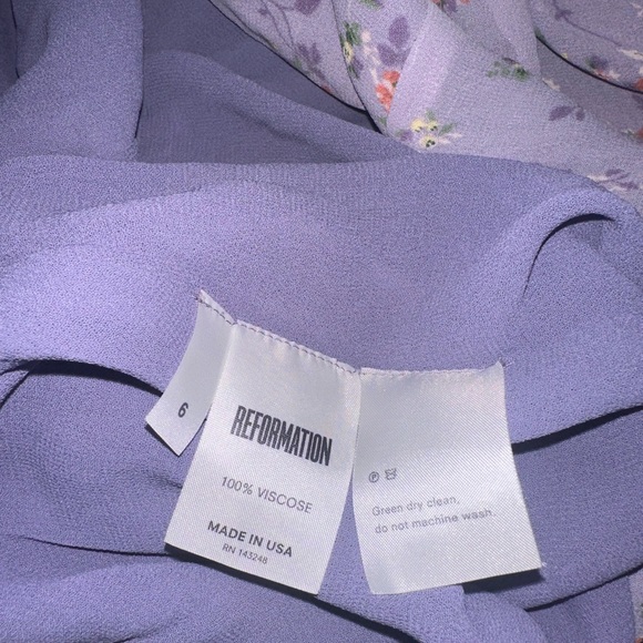 Reformation Naples Dress in Purple Ditsy
Floral size 6 - Picture 16 of 16